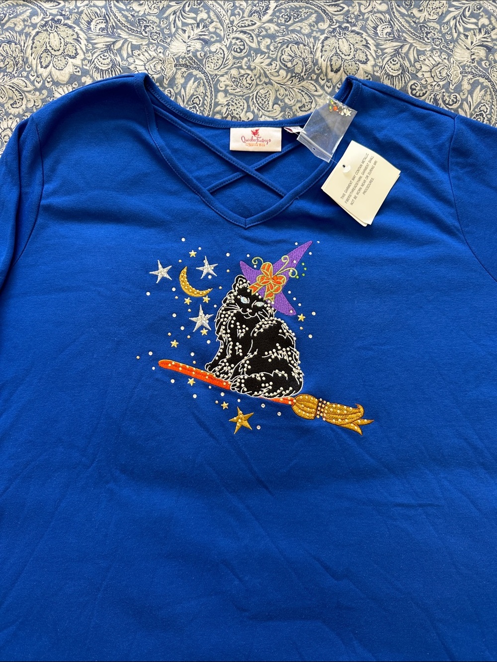Quacker Factory Royal Blue Witch Cat Embroidered Top - Picture 2 of 8
